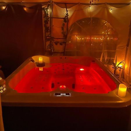 Choisy Le Jacuzzi Bed & Breakfast Bagian luar foto
