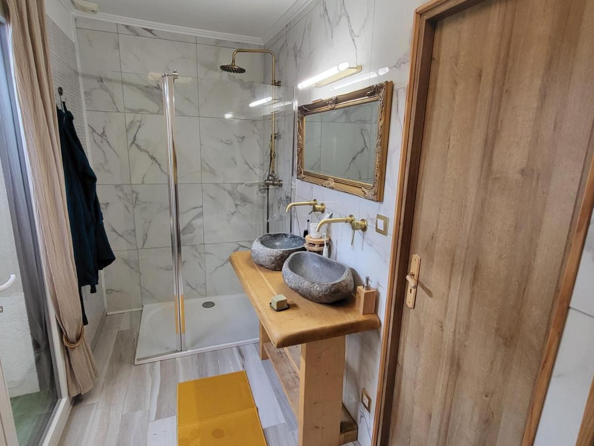 Choisy Le Jacuzzi Bed & Breakfast Bagian luar foto