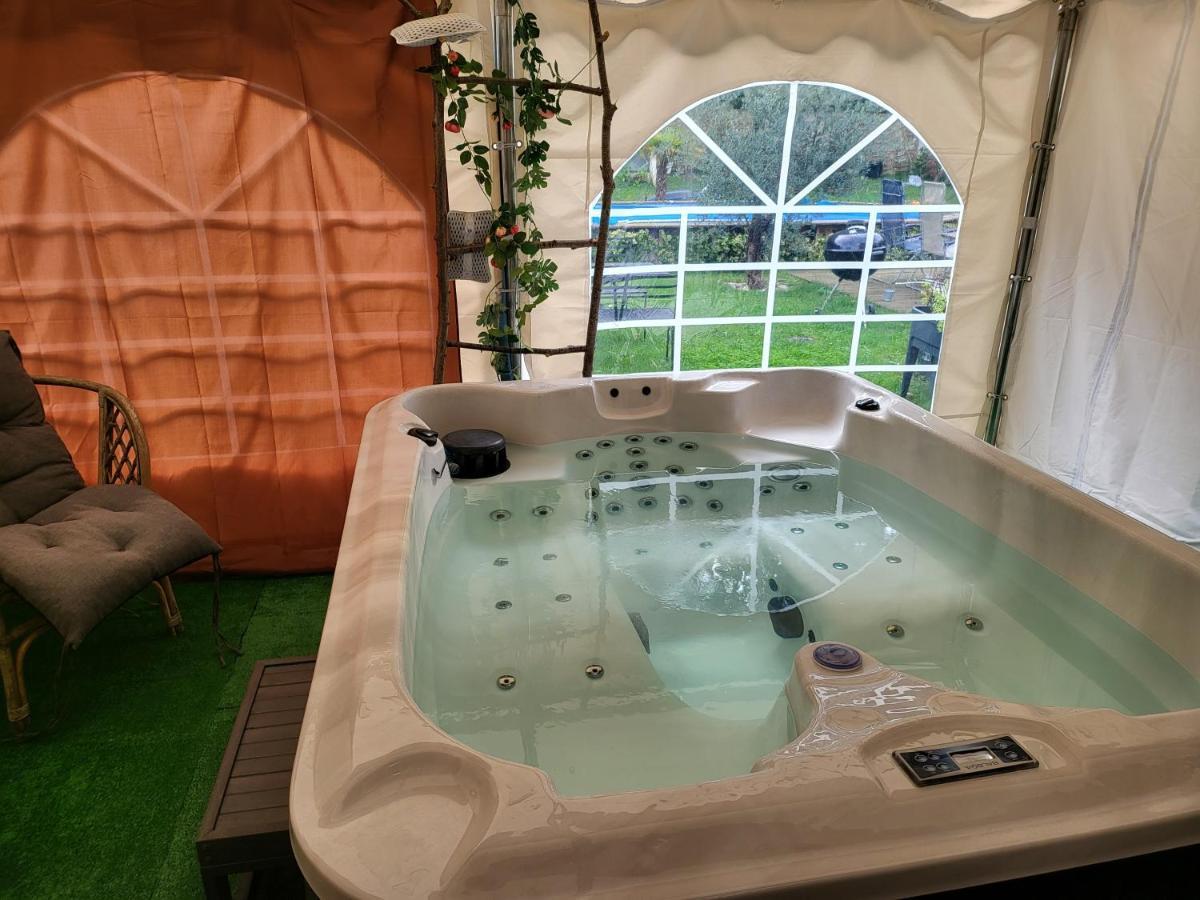Choisy Le Jacuzzi Bed & Breakfast Bagian luar foto