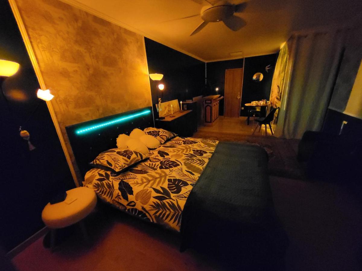 Choisy Le Jacuzzi Bed & Breakfast Bagian luar foto