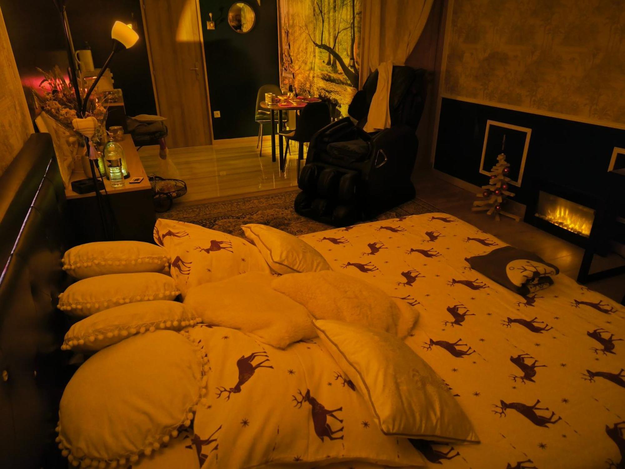 Choisy Le Jacuzzi Bed & Breakfast Bagian luar foto